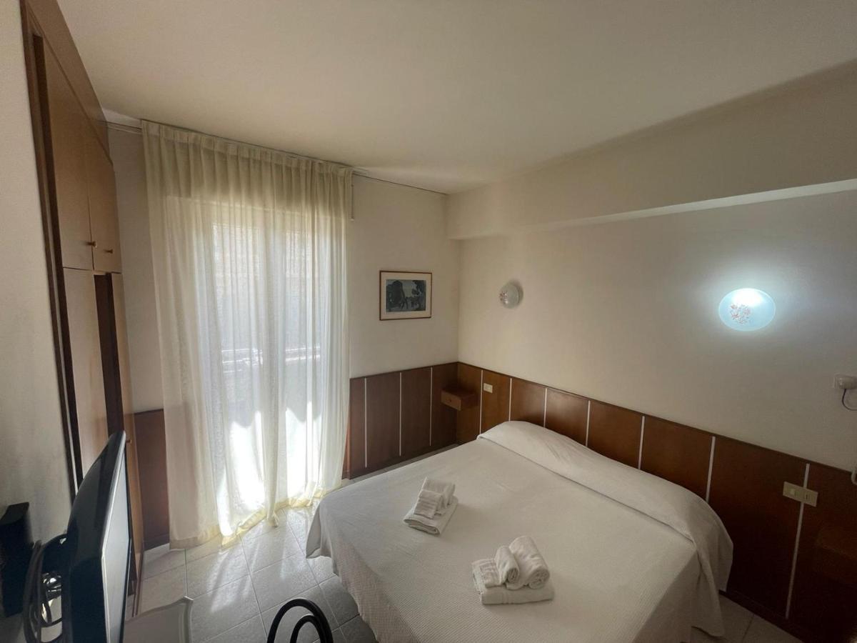 Hotel Metropol Pesaro Exterior foto